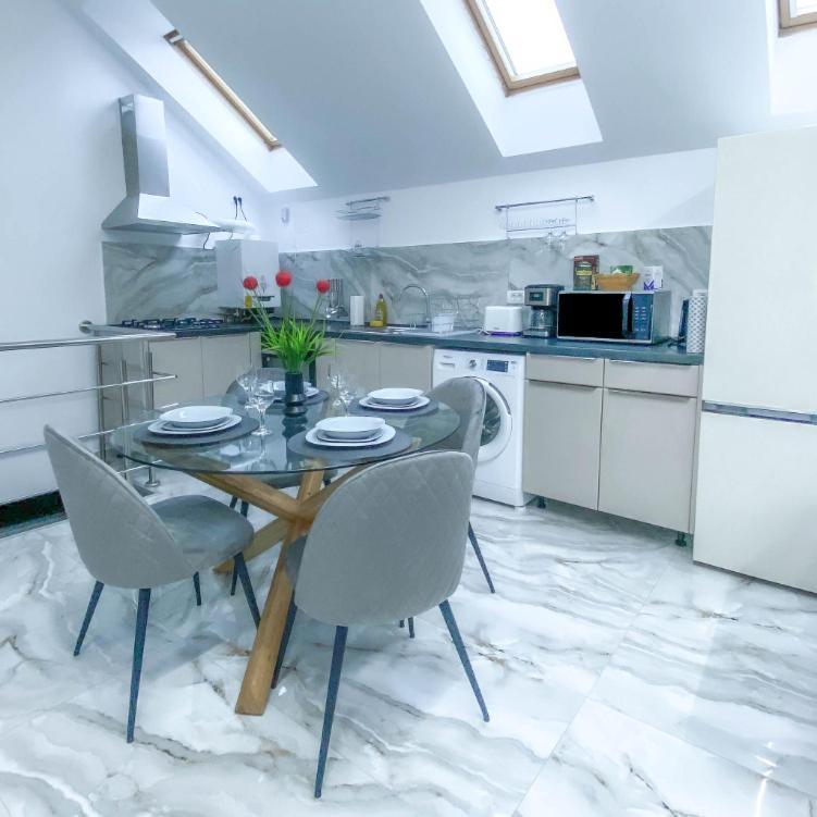 The Residence Of Silver Sky House Timisoara Bagian luar foto